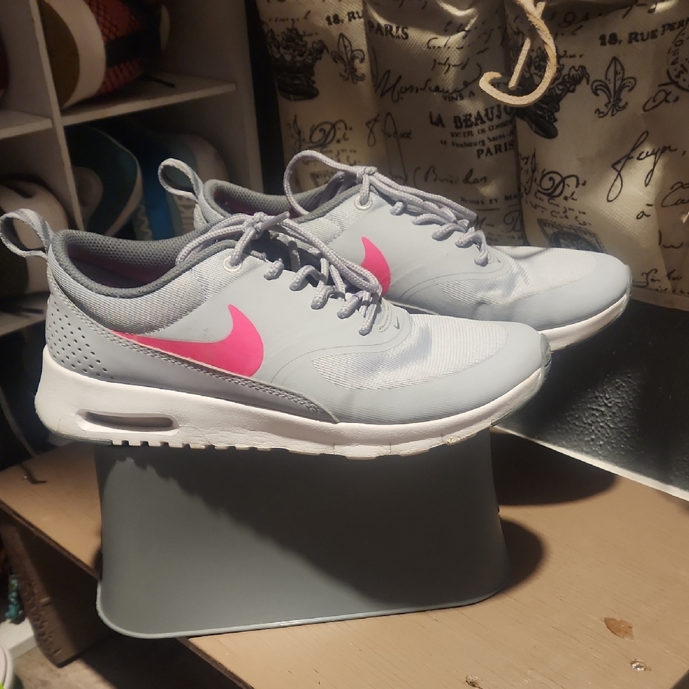 Nike Women's Light Gray and Pink Sneakers